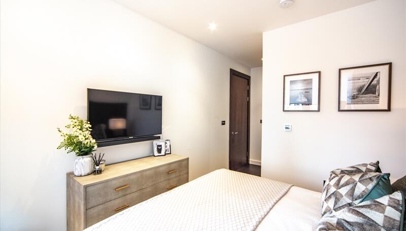 4 Thornes House, 6-8 Charles Clowes Walk, London